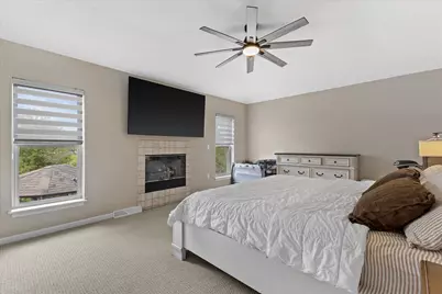 7589 S Pacific St, Franklin, WI 53132 - Photo 15