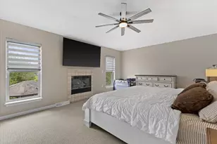 7589 S Pacific St, Franklin, WI 53132 - Photo 15