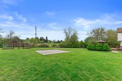 7589 S Pacific St, Franklin, WI 53132 - Photo 27