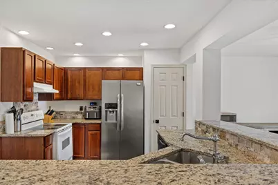 7589 S Pacific St, Franklin, WI 53132 - Photo 7