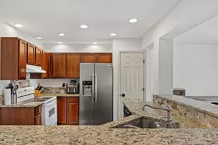 7589 S Pacific St, Franklin, WI 53132 - Photo 7