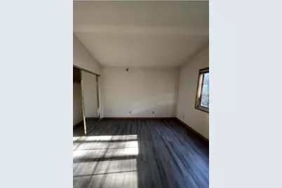 18275  Brookfield Lake Dr, Brookfield, WI 53045 - Photo 5