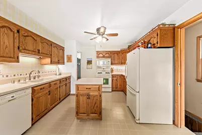 5525 W Leroy Ave, Milwaukee, WI 53220 - Photo 9