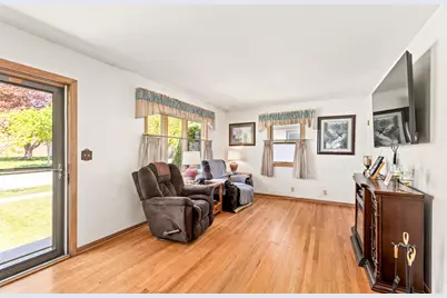 5525 W Leroy Ave, Milwaukee, WI 53220 - Photo 5