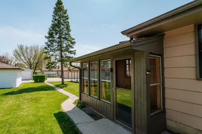 5525 W Leroy Ave, Milwaukee, WI 53220 - Photo 25