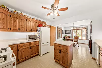 5525 W Leroy Ave, Milwaukee, WI 53220 - Photo 11