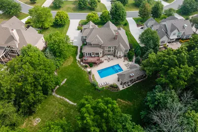 W210N5415  Carters Crossing Cir, Menomonee Falls, WI 53051 - Photo 3