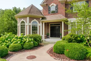 W210N5415 Carters Crossing Cir, Menomonee Falls, WI 53051 - Photo 5