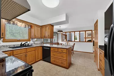 12613 N Jonquil Ct, Mequon, WI 53092 - Photo 7