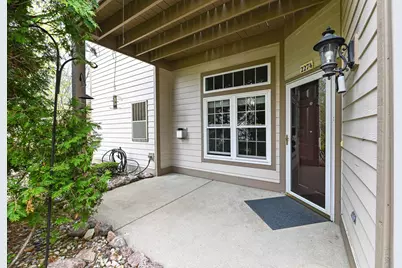 2274 W Vista Bella Dr #101, Oak Creek, WI 53154 - Photo 3
