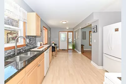 3168 S 71st St, Milwaukee, WI 53219 - Photo 9