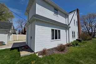 1020 N 14th St, Manitowoc, WI 54220 - Photo 5