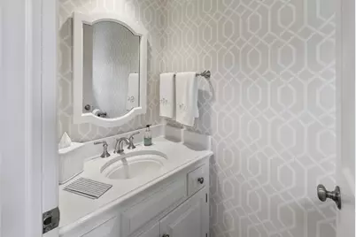 10539 N Haddonstone Pl, Mequon, WI 53092 - Photo 9