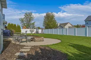 5800 Eagle Point Dr, Racine, WI 53406 - Photo 41