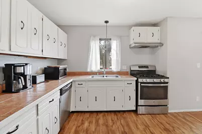 9228 N 70th St, Milwaukee, WI 53223 - Photo 5