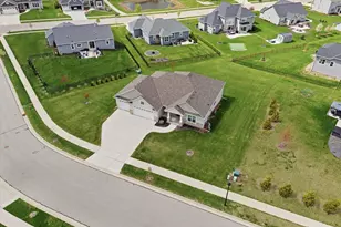 2046 E Omaha Dr, Grafton, WI 53024 - Photo 25