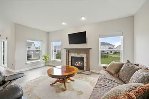 2046 E Omaha Dr, Grafton, WI 53024 - Photo 7