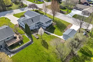 914 Hawthorne Dr, Howards Grove, WI 53083 - Photo 3
