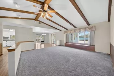 914  Hawthorne Dr, Howards Grove, WI 53083 - Photo 5