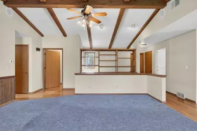 914  Hawthorne Dr, Howards Grove, WI 53083 - Photo 9