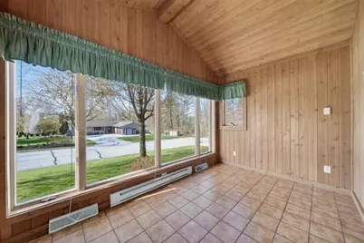 914  Hawthorne Dr, Howards Grove, WI 53083 - Photo 11
