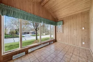 914 Hawthorne Dr, Howards Grove, WI 53083 - Photo 11