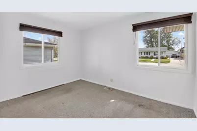 8552  20th Ave, Kenosha, WI 53143 - Photo 9