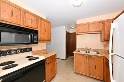 7365 S Delaine Dr, Oak Creek, WI 53154 - Photo 5