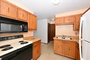 7365 S Delaine Dr, Oak Creek, WI 53154 - Photo 5