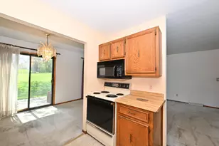 7365 S Delaine Dr, Oak Creek, WI 53154 - Photo 7