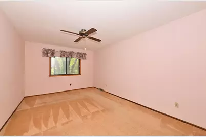 7365 S Delaine Dr, Oak Creek, WI 53154 - Photo 17