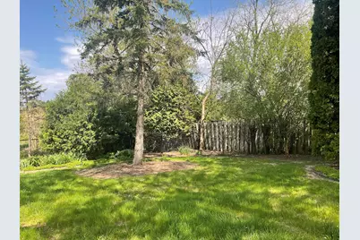2400  Judith Ln, Waukesha, WI 53188 - Photo 5