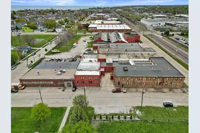 1301  18th St #10, Racine, WI 53403 - Photo 3