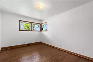 N69W13409 Harding Dr, Menomonee Falls, WI 53051 - Photo 15