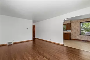 N69W13409 Harding Dr, Menomonee Falls, WI 53051 - Photo 7