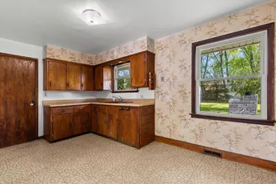 N69W13409  Harding Dr, Menomonee Falls, WI 53051 - Photo 9
