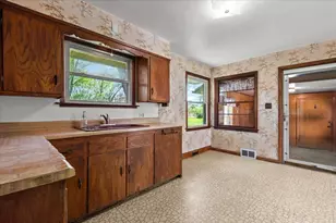 N69W13409 Harding Dr, Menomonee Falls, WI 53051 - Photo 11