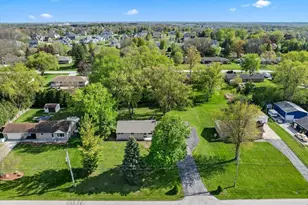 N69W13409 Harding Dr, Menomonee Falls, WI 53051 - Photo 45