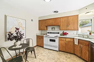 8628 Glencoe Cir, Wauwatosa, WI 53226 - Photo 17