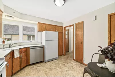 8628  Glencoe Cir, Wauwatosa, WI 53226 - Photo 19
