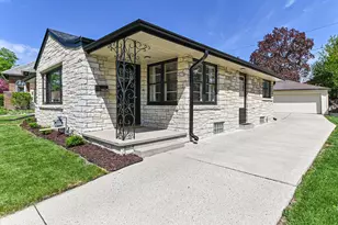 8628 Glencoe Cir, Wauwatosa, WI 53226 - Photo 33