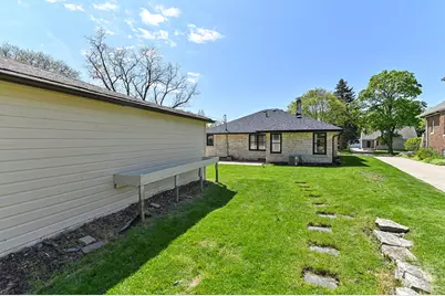 8628  Glencoe Cir, Wauwatosa, WI 53226 - Photo 35