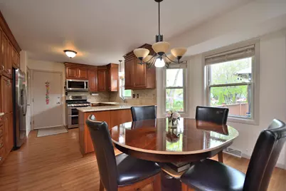 W224N2618  Ridgewood Ln, Pewaukee, WI 53186 - Photo 3