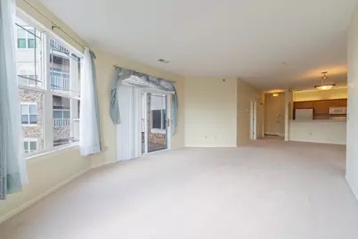 6995 S Riverwood Blvd #B06, Franklin, WI 53132 - Photo 5