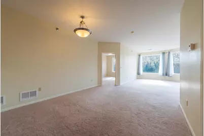 6995 S Riverwood Blvd #B06, Franklin, WI 53132 - Photo 7