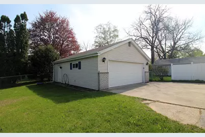2111  Canary St, West Bend, WI 53090 - Photo 23