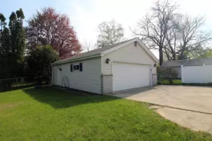 2111 Canary St, West Bend, WI 53090 - Photo 23