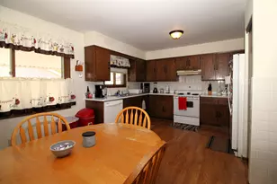 2111 Canary St, West Bend, WI 53090 - Photo 7