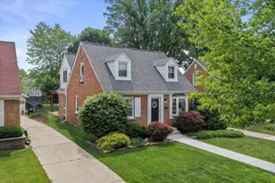 4942 N Berkeley Blvd, Whitefish Bay, WI 53217 - Photo 3