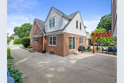 4942 N Berkeley Blvd, Whitefish Bay, WI 53217 - Photo 37
